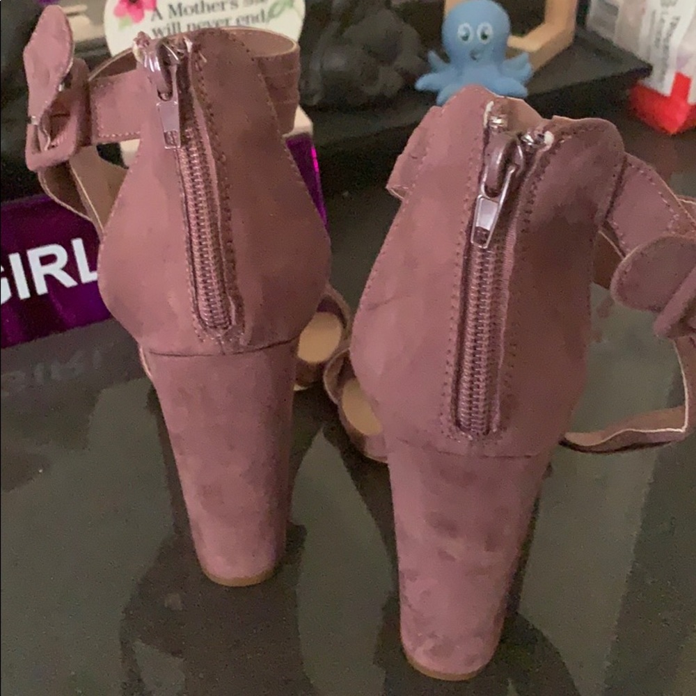 Heels - Picture 2 of 3